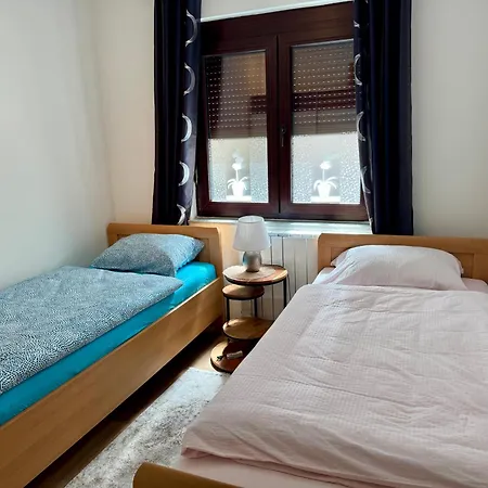 Appartement Hrastik 1 *