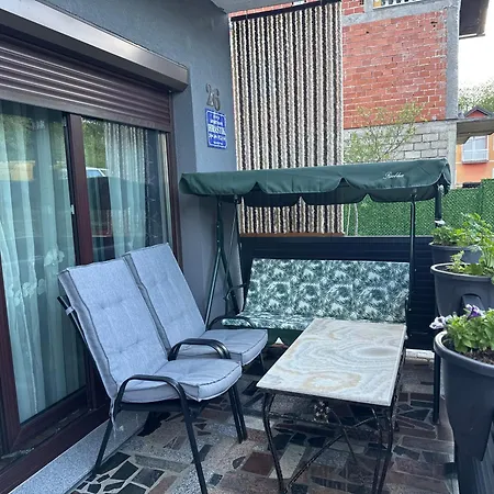 Appartement Hrastik 1 *